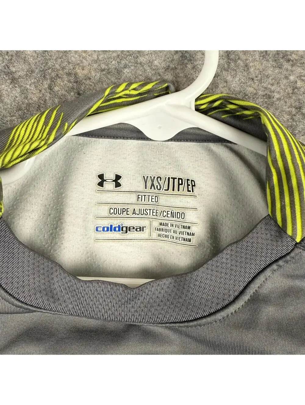 Under Armour ColdGear Boy’s Fitted Long Sleeve Shirt Gray Yellow Size XS 854